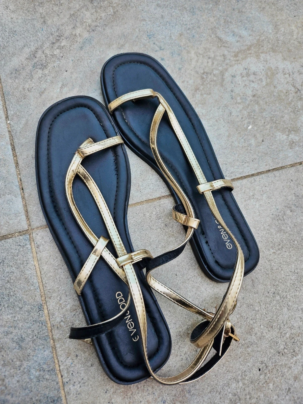Even odd sandals 39