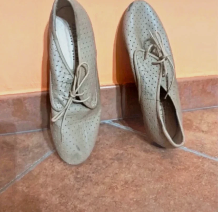 Chaussures bateau gris perforé