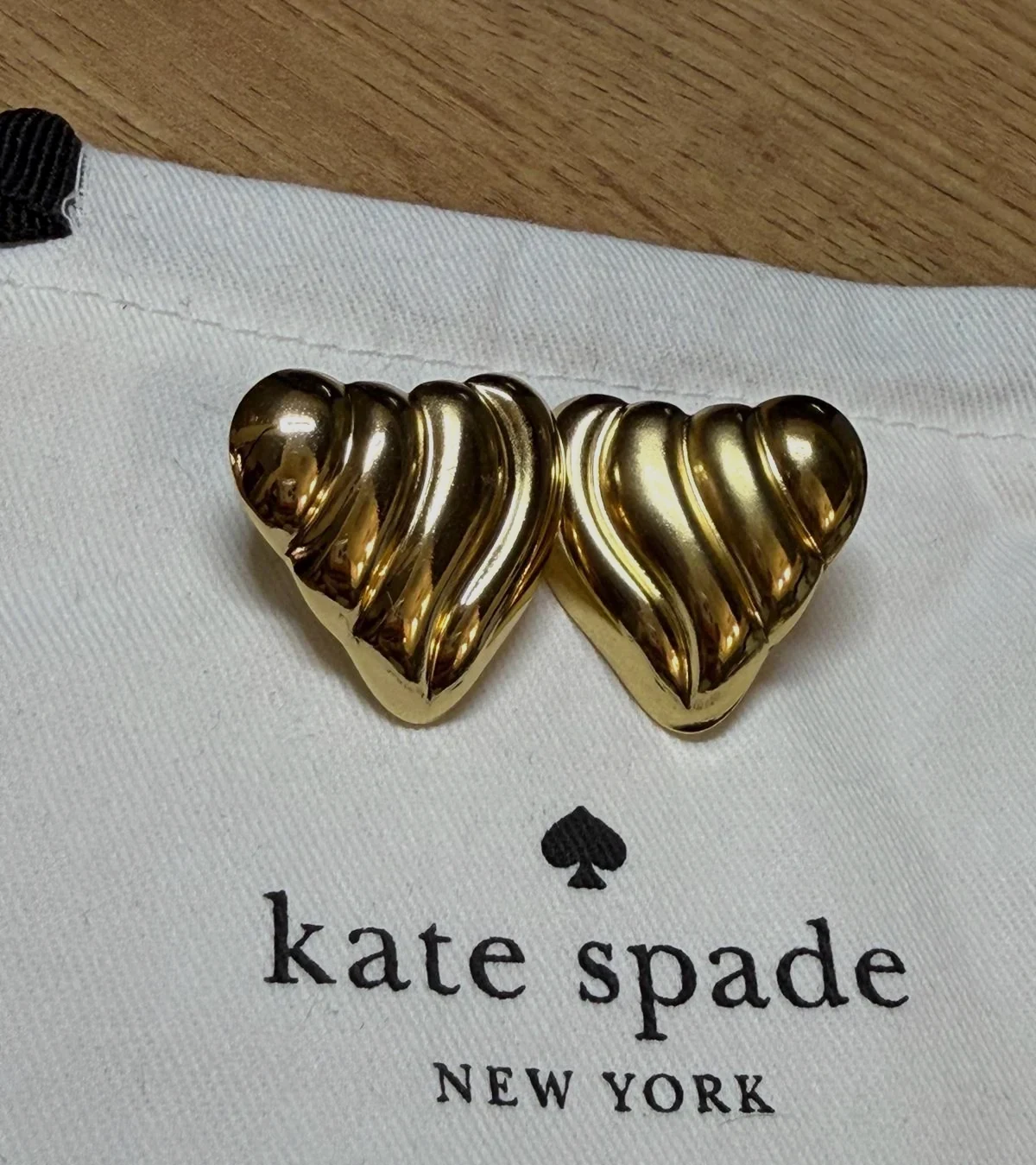 Boucles d'oreilles cœur dorées Kate Spade