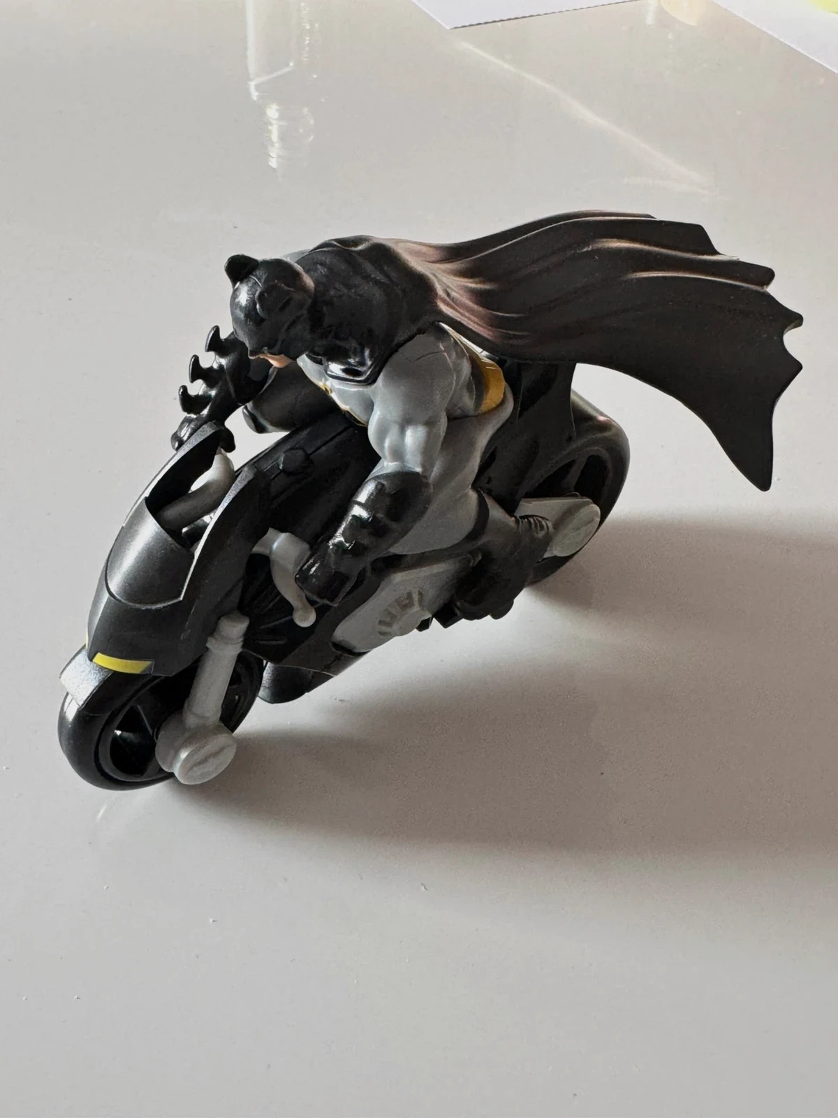 Figurine Batman avec sa moto 16cm