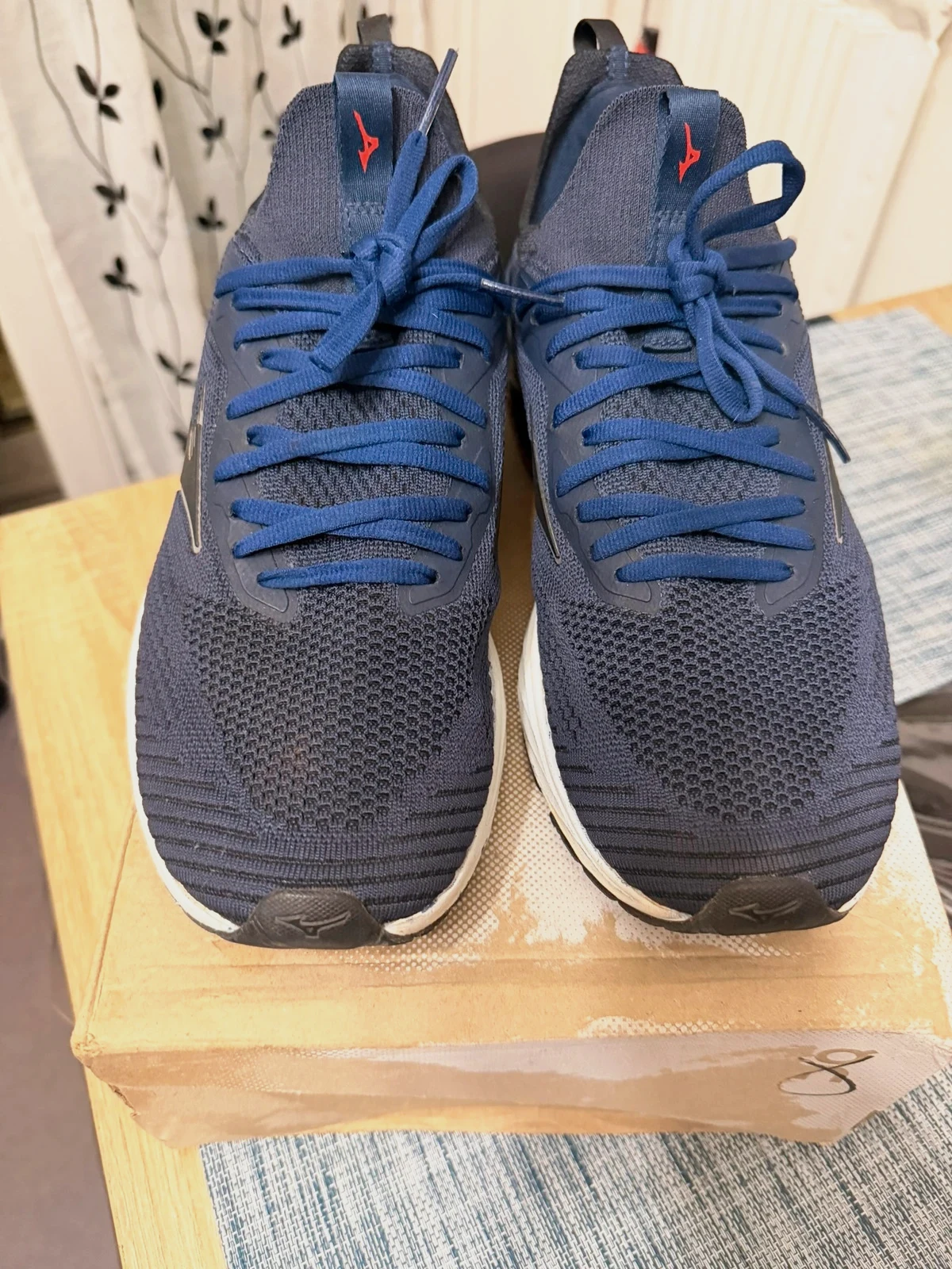 Mizuno Wave Invictus 3