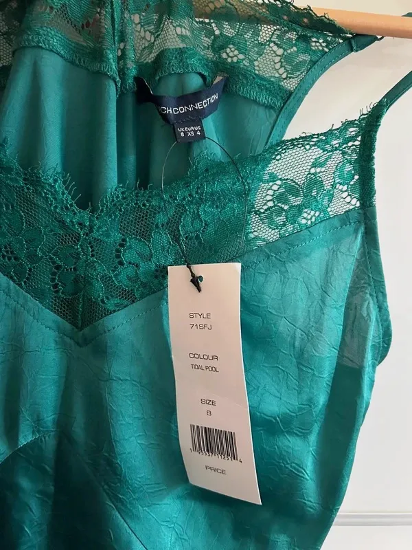 Robe longue French Connection XS 34 vert émeraude satinée dentelle – French Connection – taille XS / 34 / 6 5