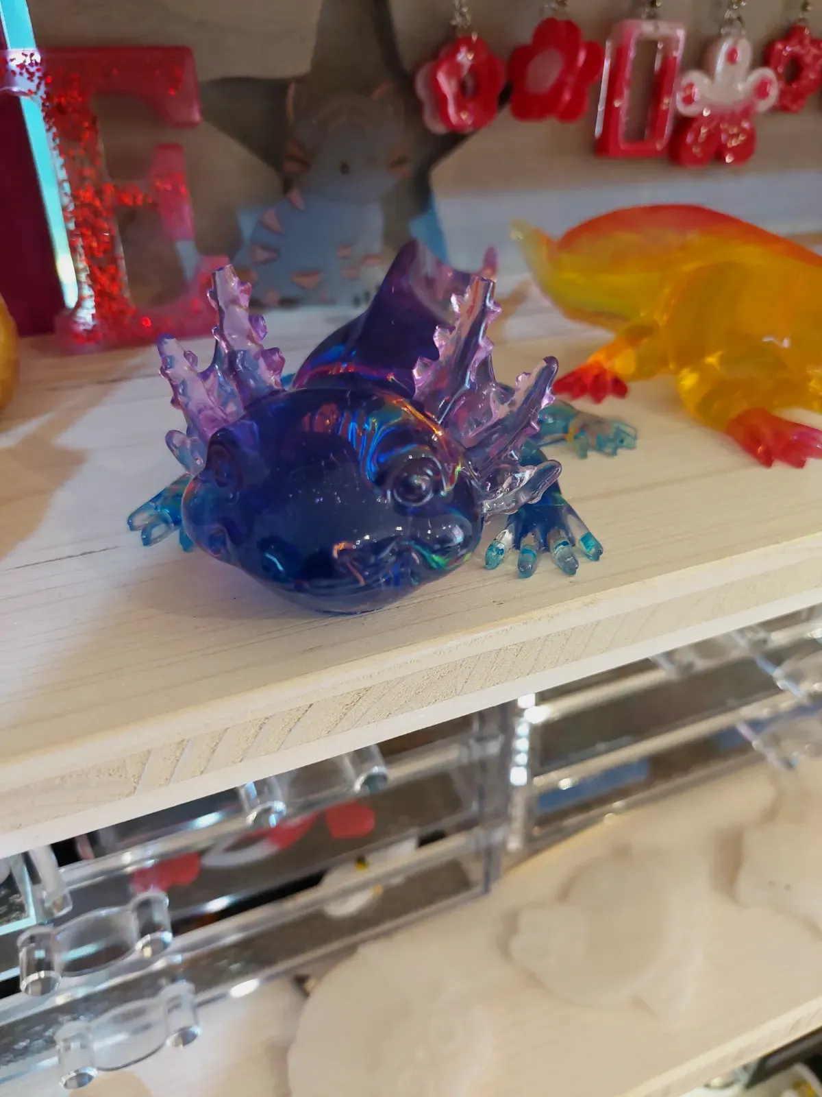 Axolotl violet en resine epoxy – Sans – violet 2