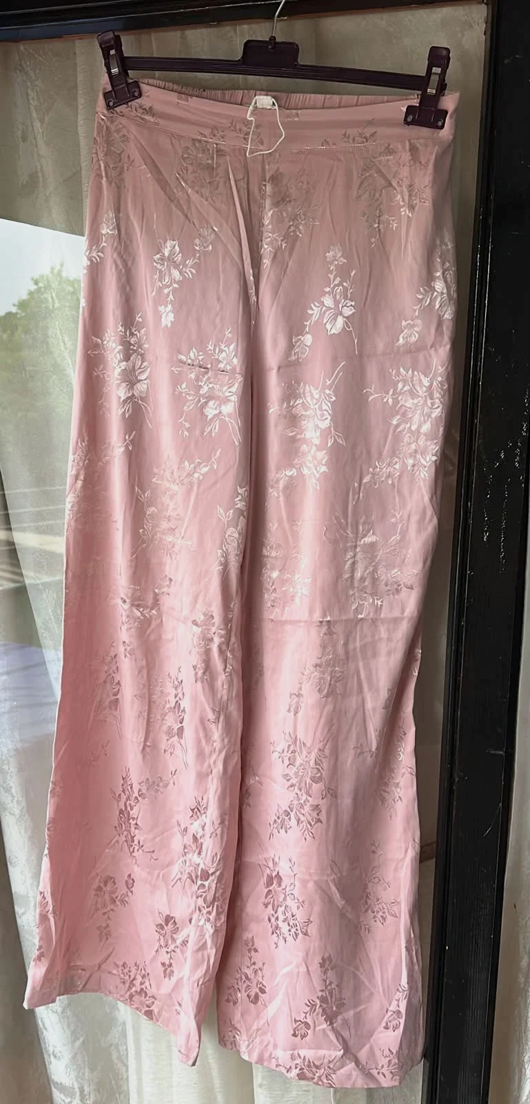 Pantalón ancho color rosa