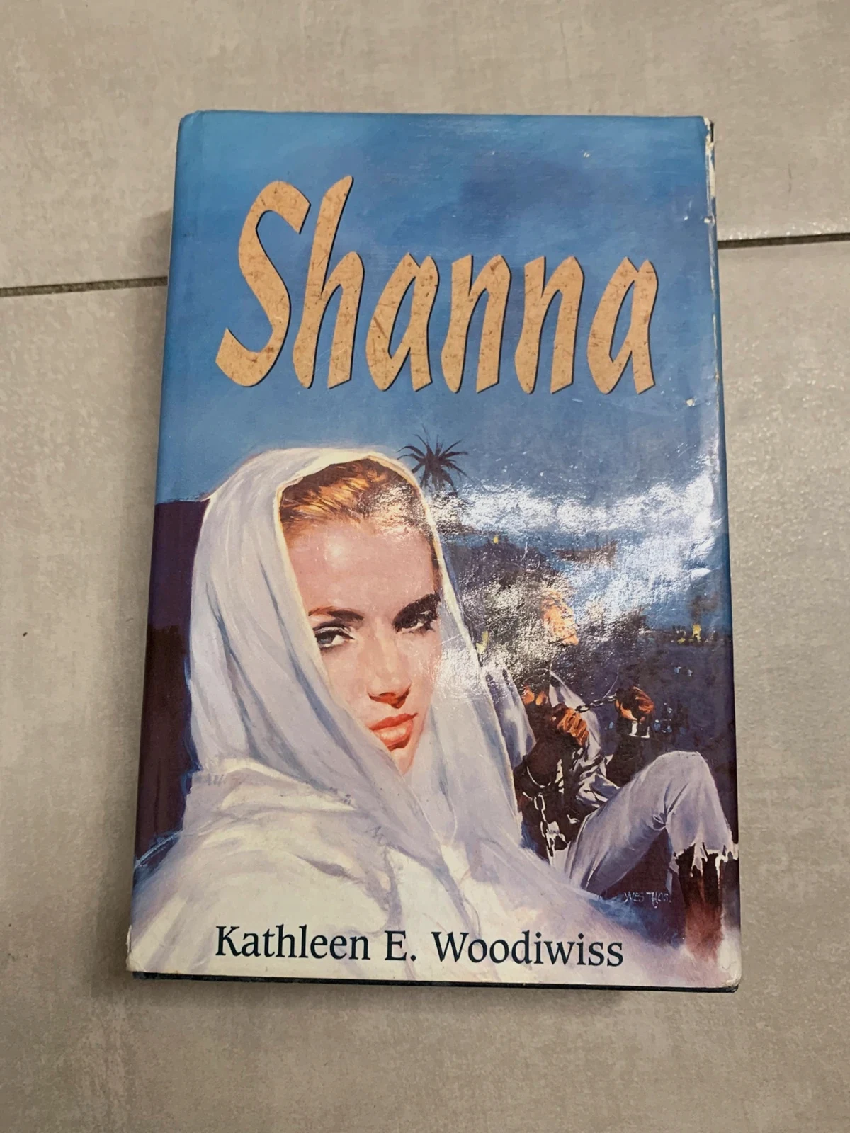 Livre Shanna – Kathleen E. Woodiwiss – édition reliée 1993