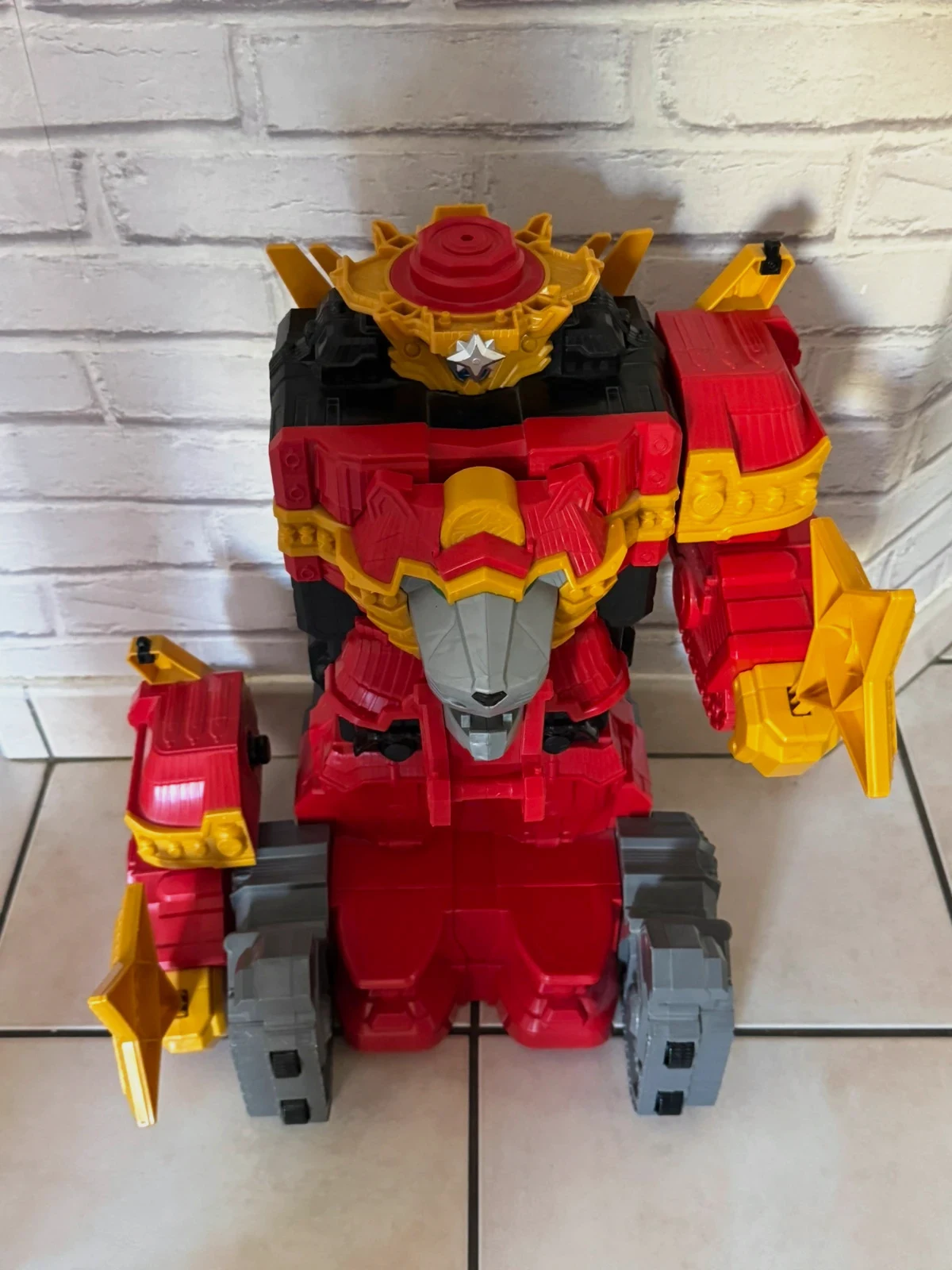 Power Rangers 43610 Ninja Steel Lion Fire Fortress Zord Playset in 3 Modes
