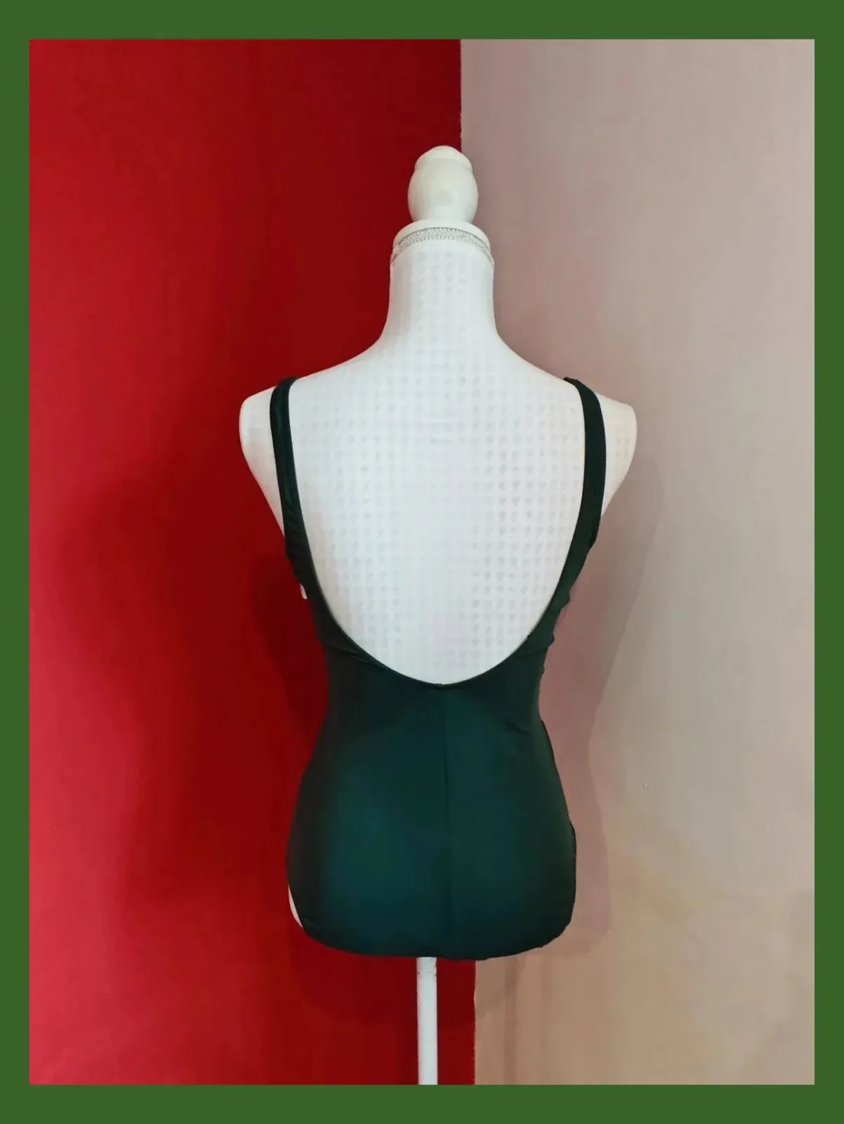 🌺 Bañador verde caqui con ondas verticales verde pistacho y blanco – Deidad – taille L / 40 / 12 5