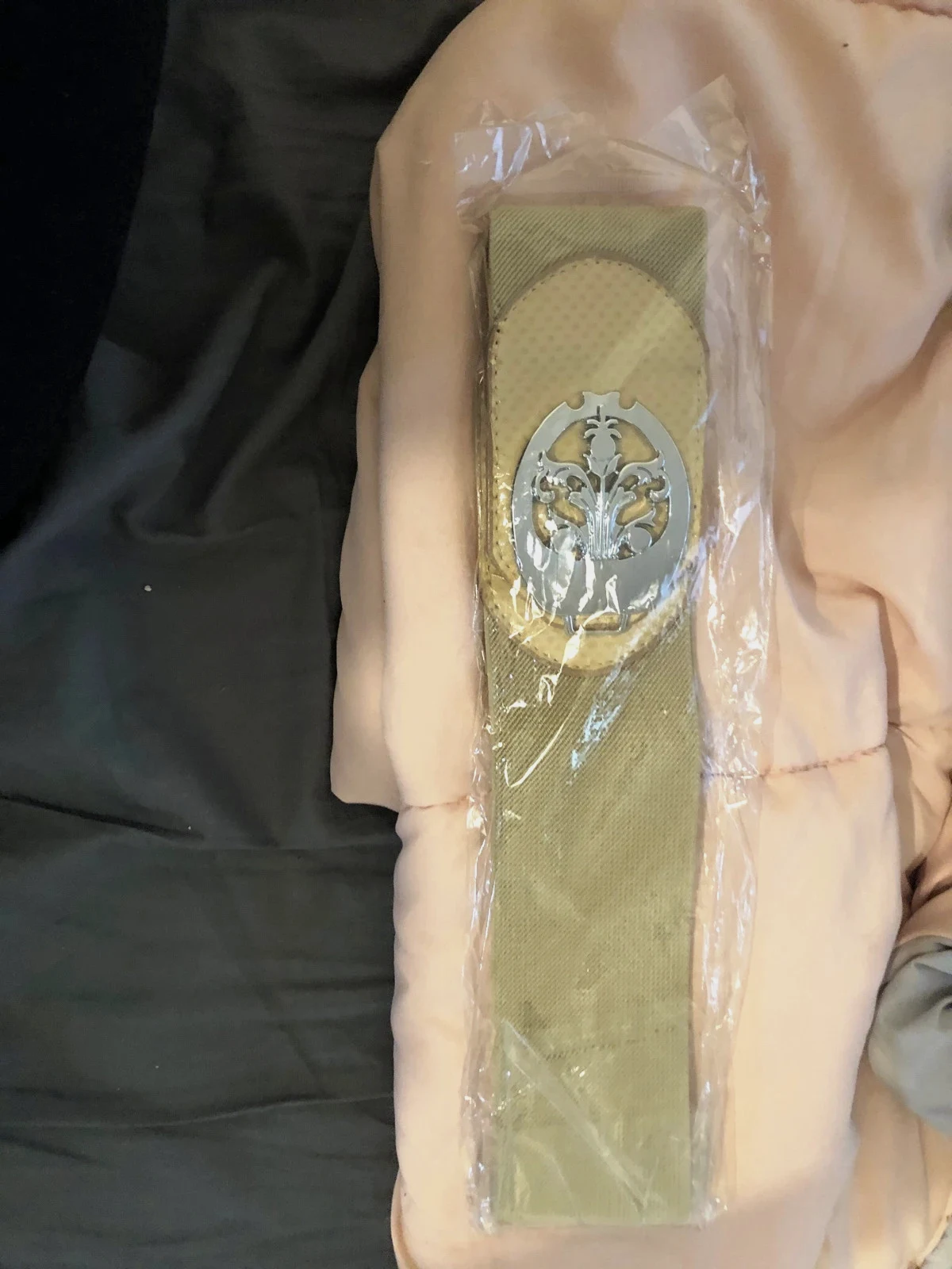 Ceinture large élastique neuve avec boucle dorée