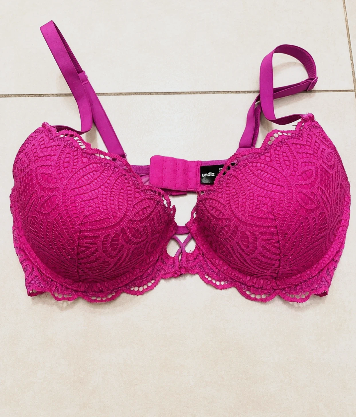 Soutien-gorge Undiz 90D rose fuchsia dentelle push-up