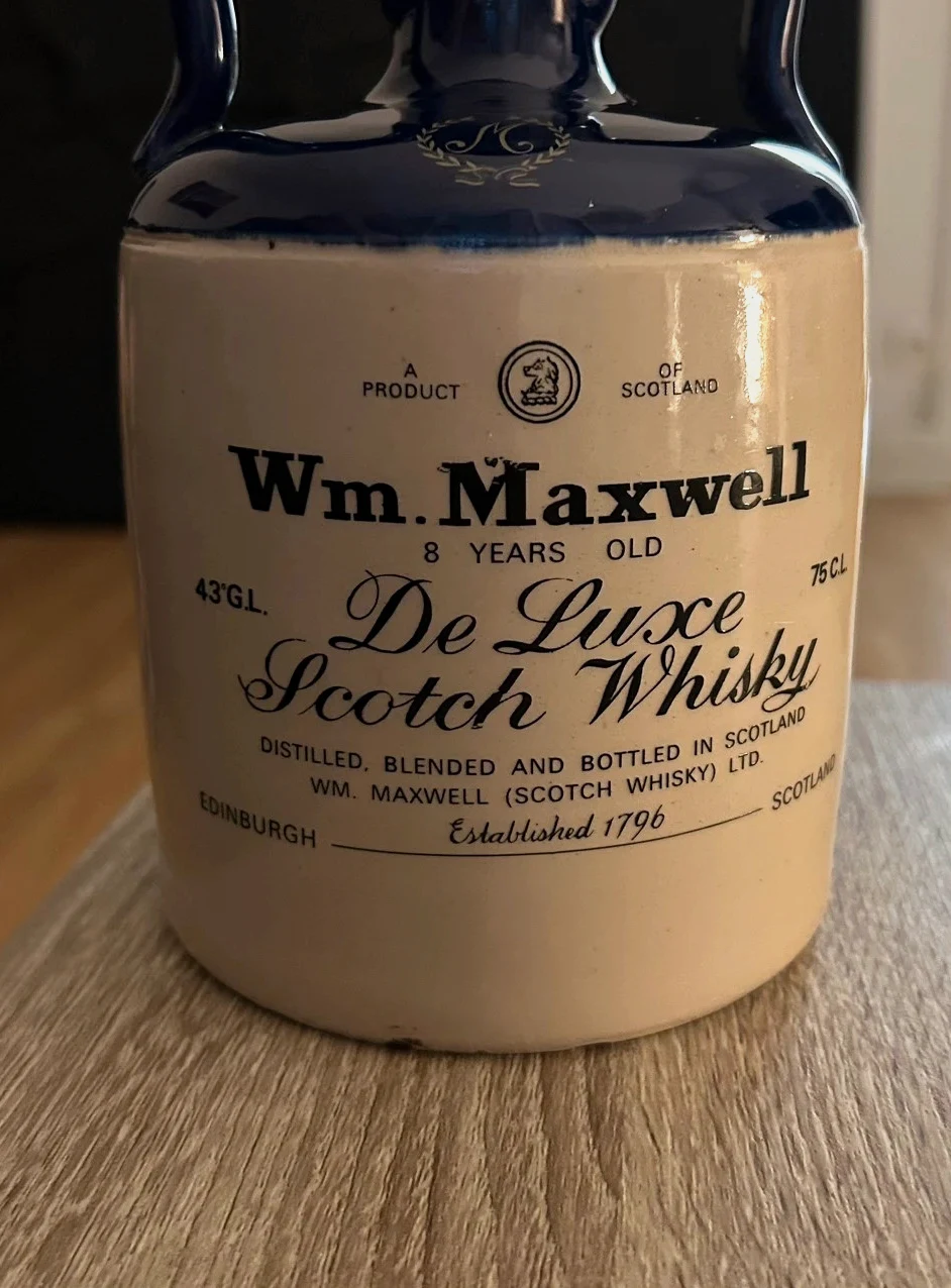 Carafe ancienne Wm. Maxwell De Luxe Scotch Whisky 8 Years céramique vintage 75 cl – Wm.Maxwell