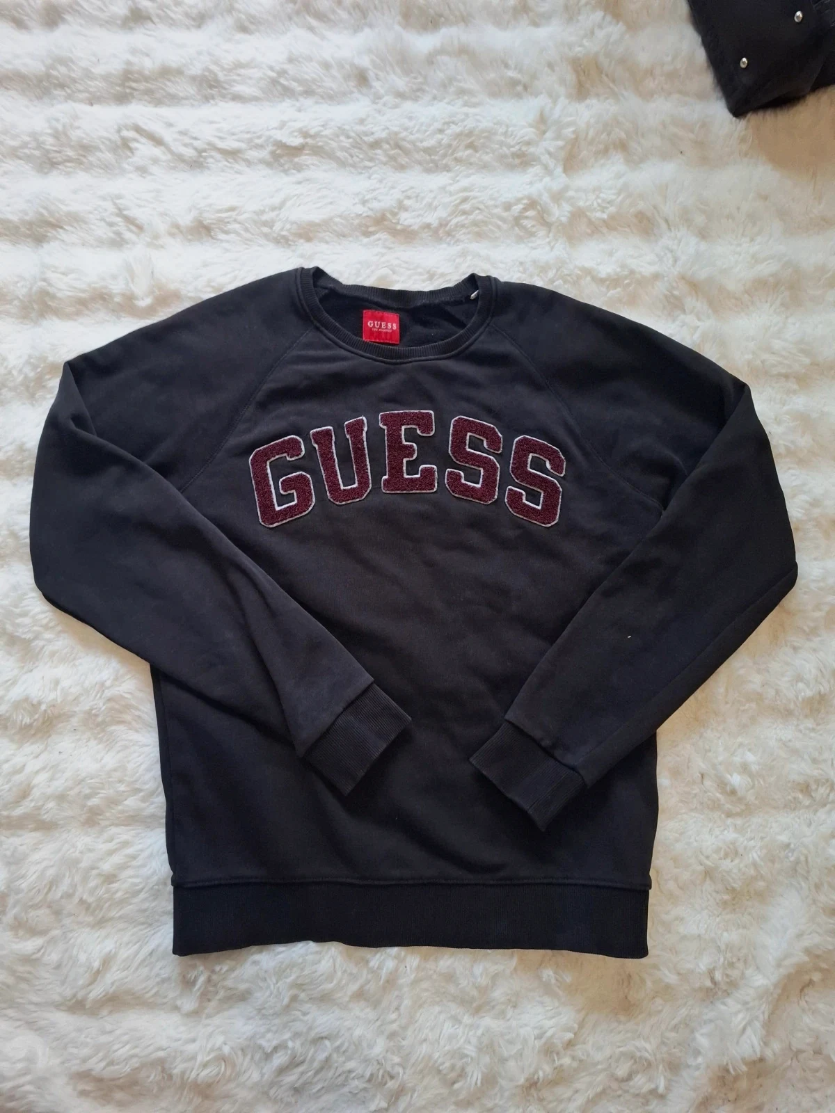 Sweat Guess noir logo brodé relief col rond taille M loose streetwear
