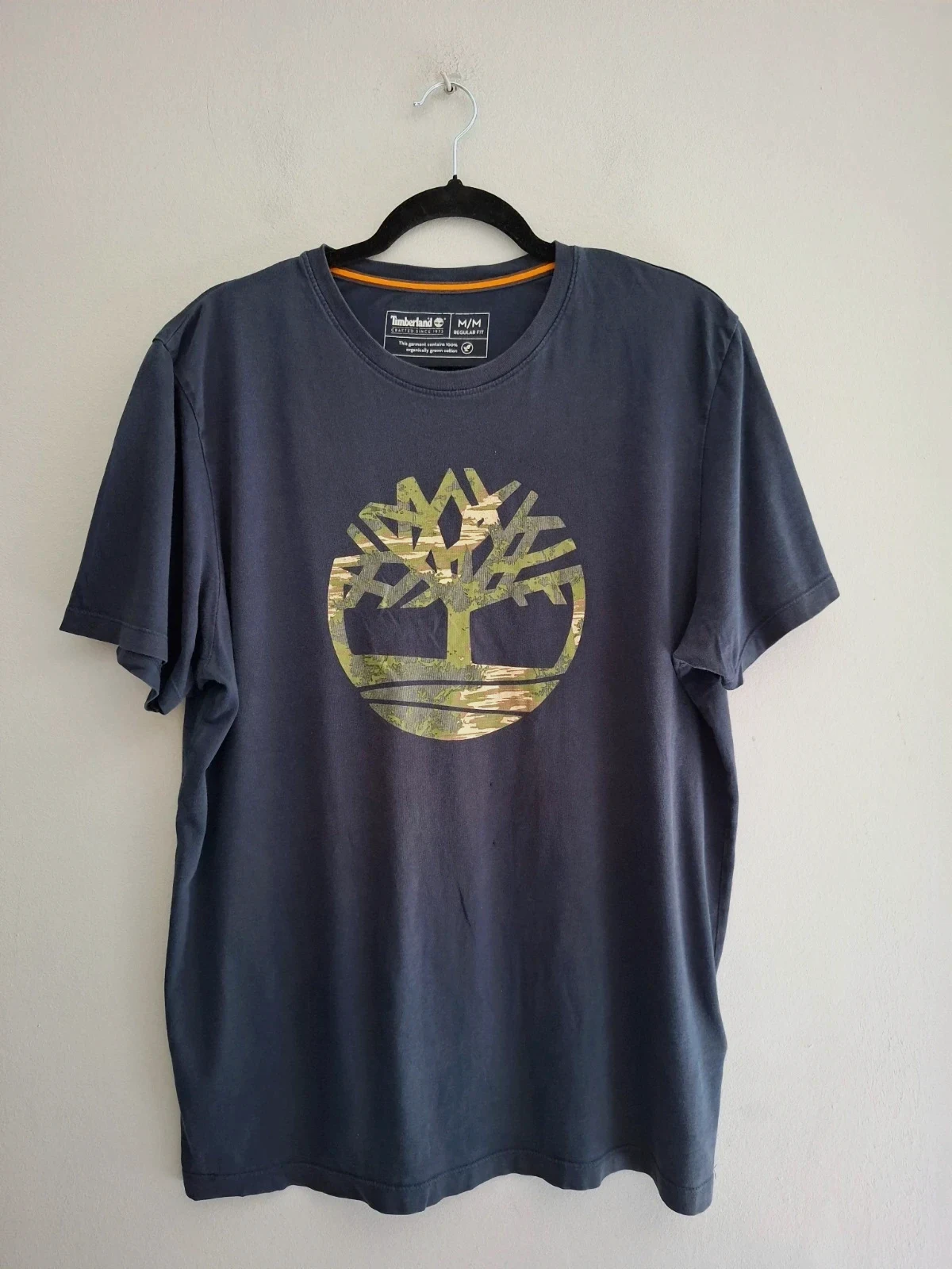 Camiseta Timberland Azul Marino con Logo Camuflaje - Talla M