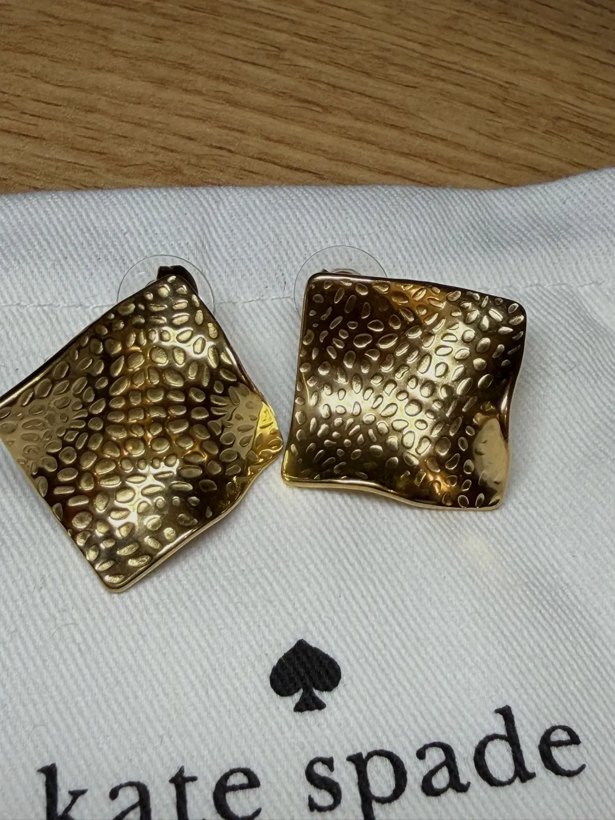Boucles d'oreilles dorées martelées Kate Spade – Kate Spade – dorée – taille Taille unique 3