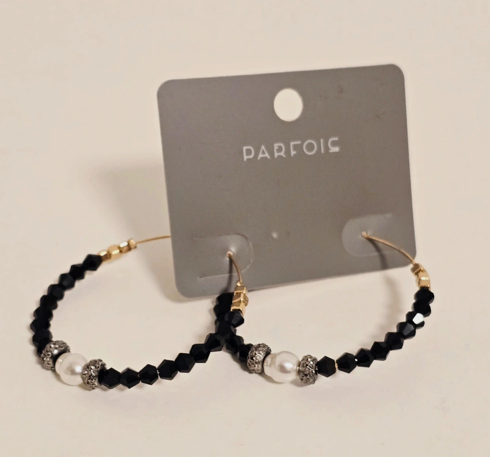 Aros negros con perla Parfois 💕