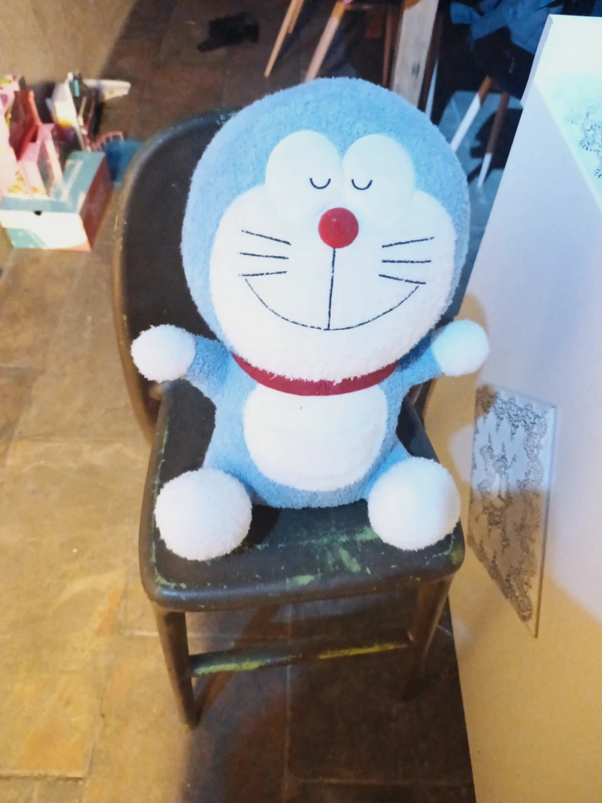 Peluche Doraeon yeux fermé peluche 40cm – Doraemon – taille Taille unique