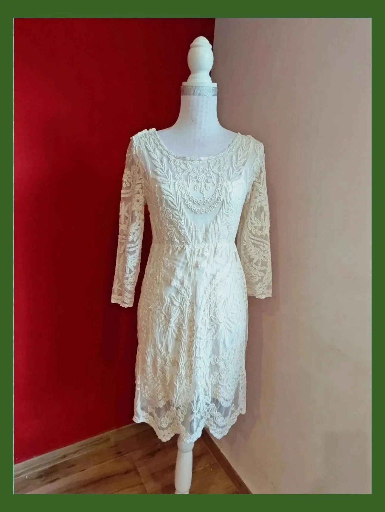 🌺 Precioso vestido de gasa con bordados tono crema y vestido interior, de Vila
