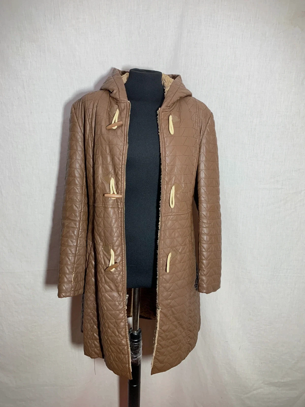 Abrigo con Capucha Marrón | Brown Hooded Coat | Akino Laude
