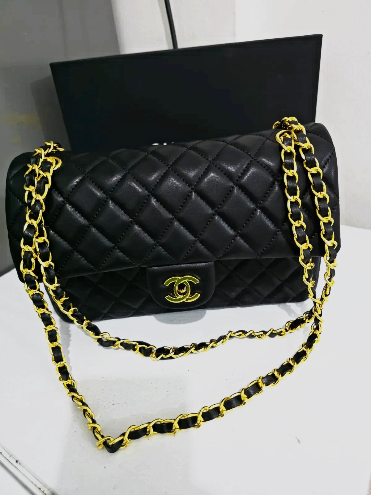 Chanel Flap Bag Matelassé Noir Chaîne Dorée