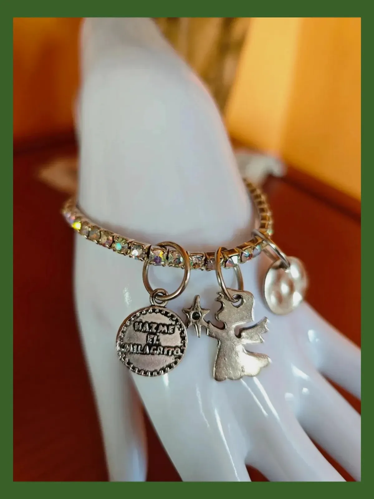🌺 Bonita pulsera plateada de brillantes con medallitas y angelito 3