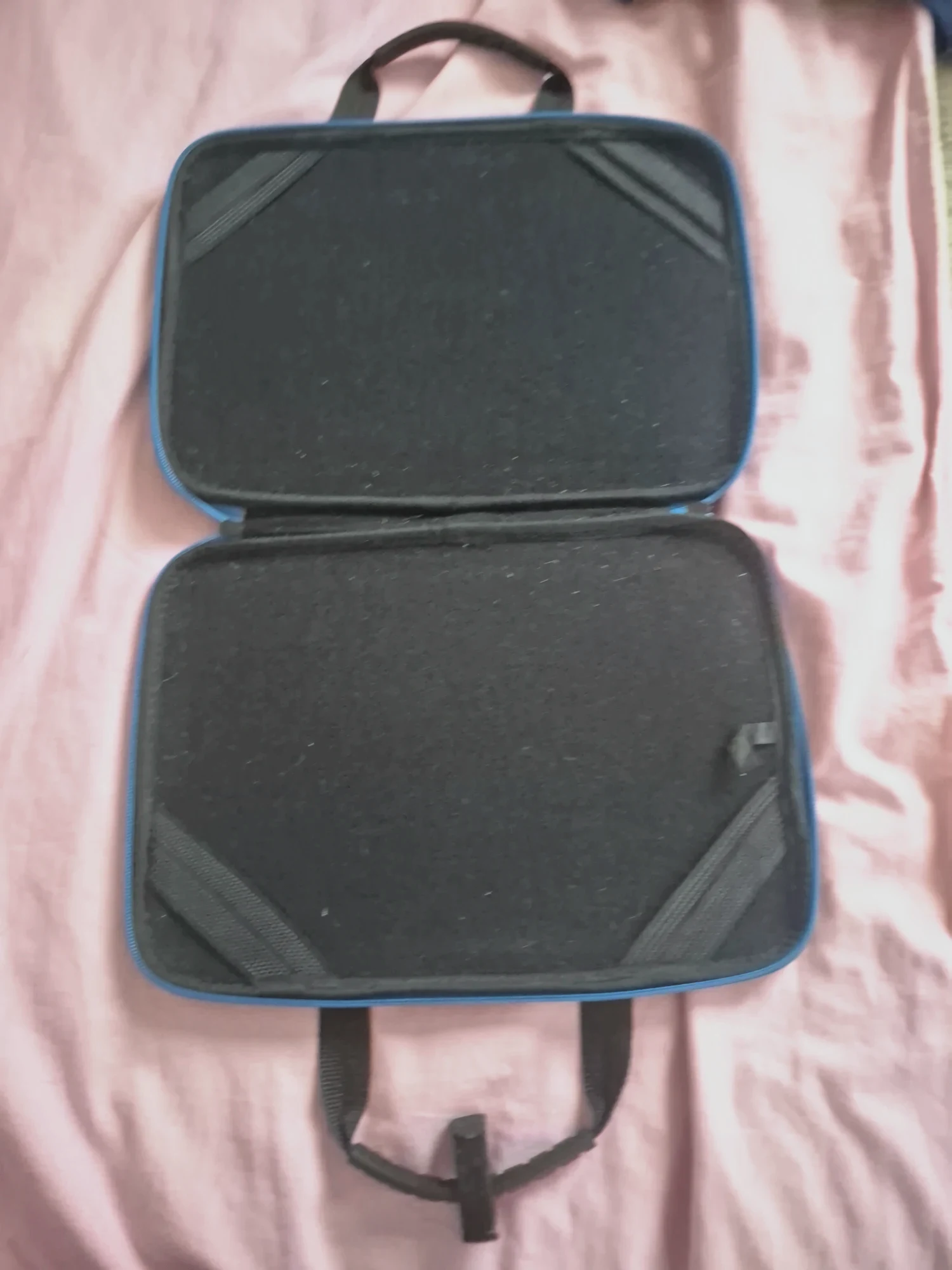 Housse de protection pour tablette avec poignées