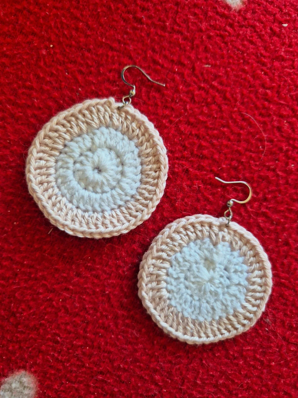 Boucles oreilles rond blanc /beige