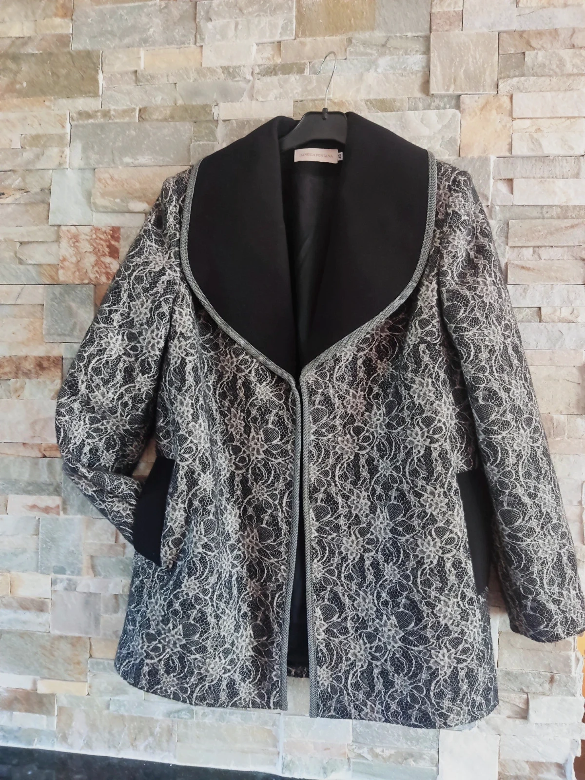 🔥Precioso chaquetón con original cuello negro – Daniela Fontana – taille L / 40 / 12