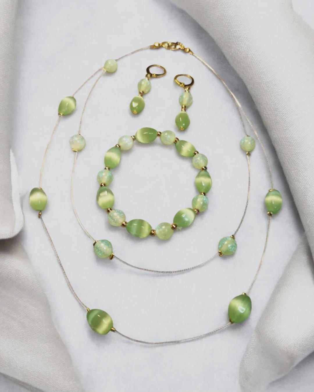 Parure de bijoux vert clair en perles – Fait mains