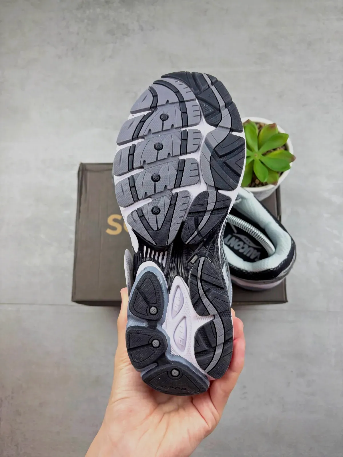 Saucony Progrid Omni 9 Gris / Taille 43 – Saucony – gris – taille 43 5