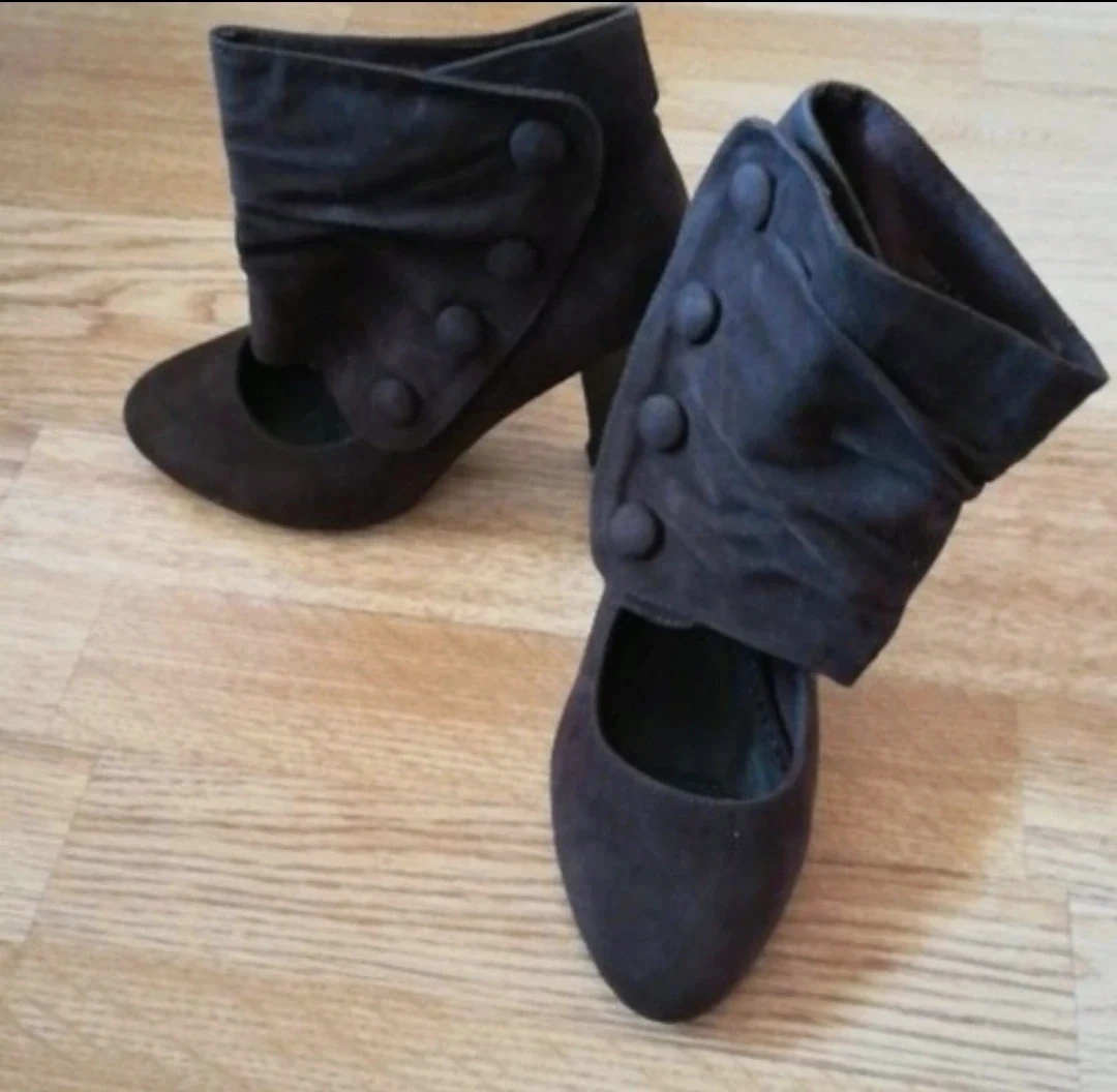 Zapatos de tacón. – taille 37