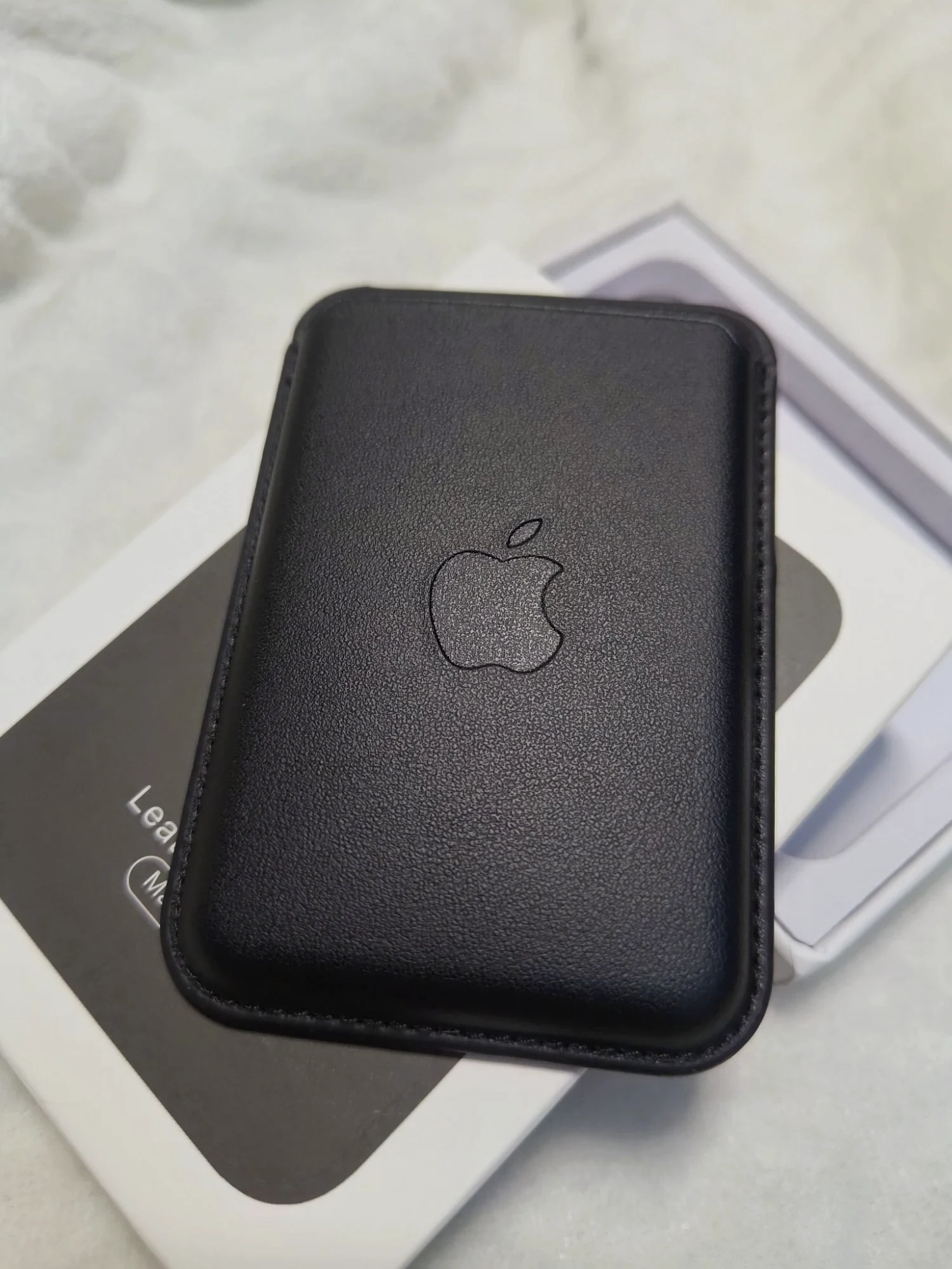 Porte-cartes Magsafe Apple en cuir noir