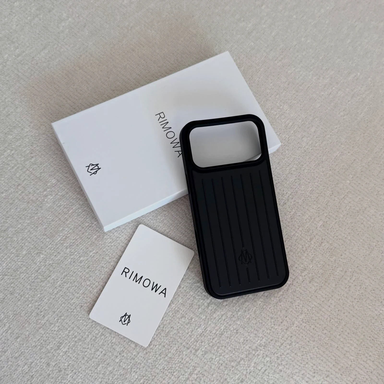Coque de téléphone Rimowa noire 17 pro max