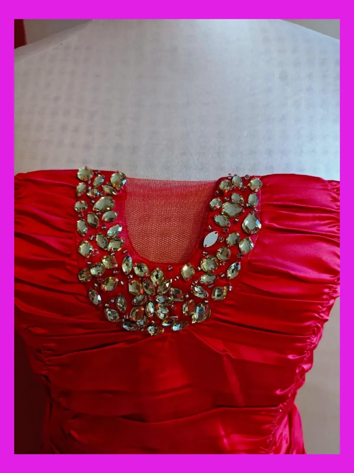 🌺Vestido vintage con escote palabra de honor de raso elástico rojo, drapeado y aplicación abalorios – Cherry Koko – taille S / 36 / 8 4