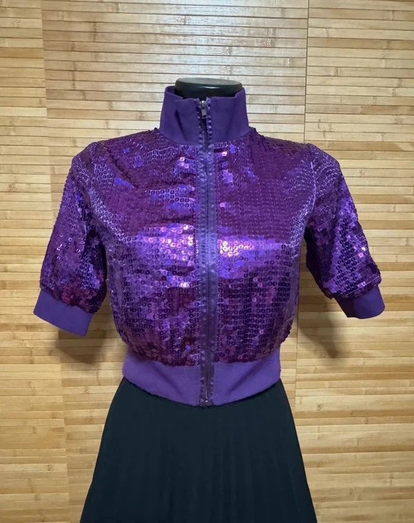 Divina bomber manga corta lentejuelas de marca Amisu talla 34 😍