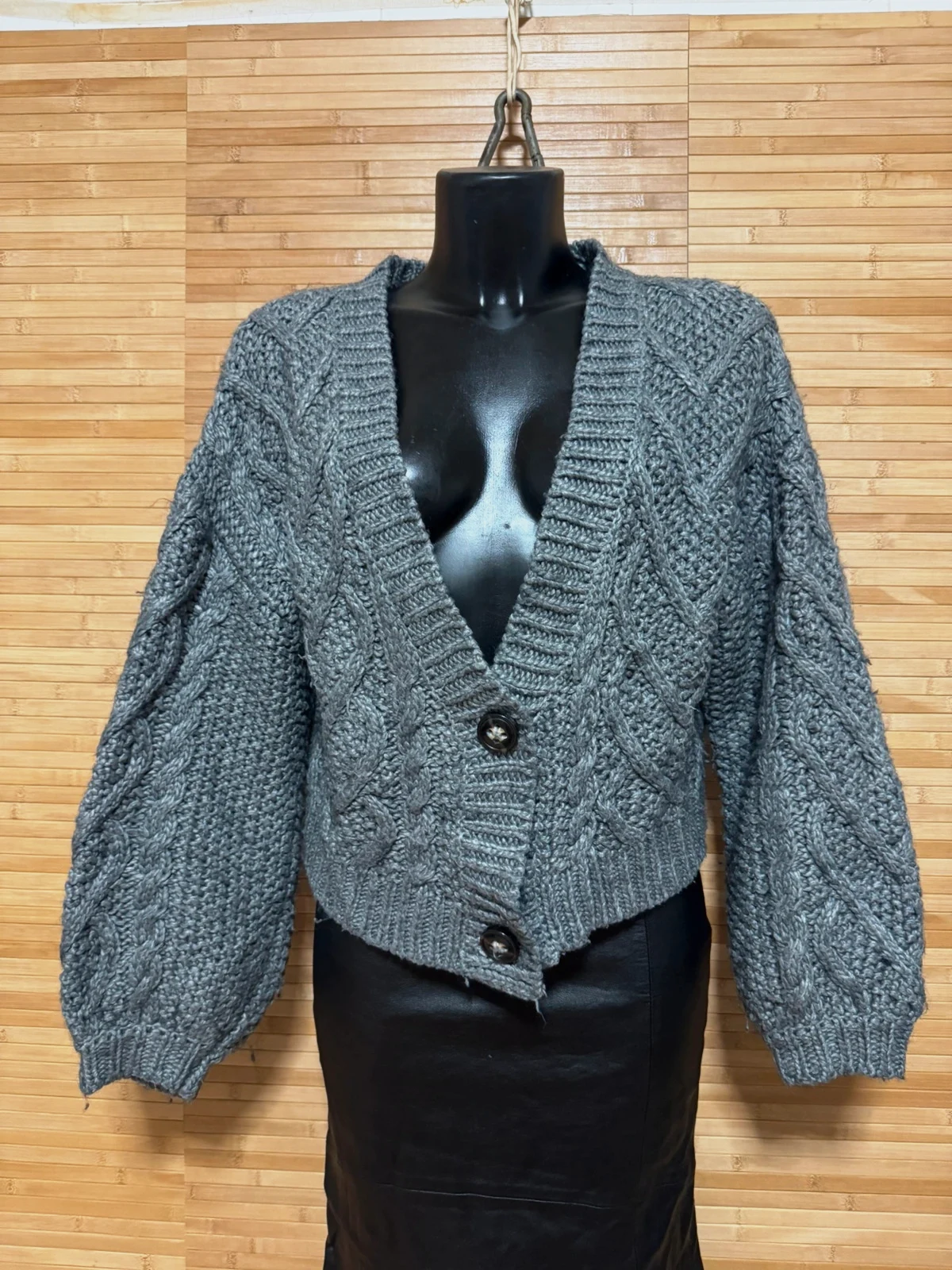 Cárdigan gris grueso marca Reserved talla M 😍 – Reserved – taille M / 38 / 10