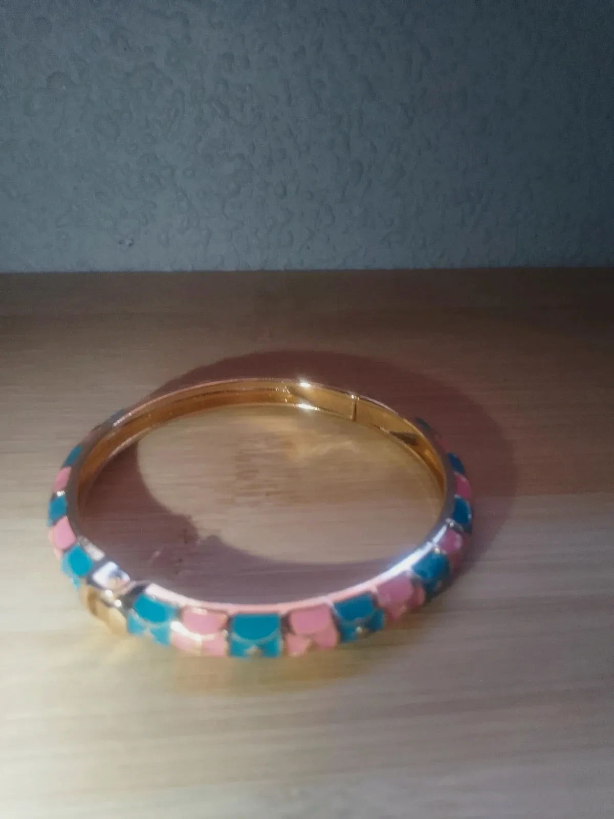 Brazalete rígido esmaltado vintage en rosa y azul turquesa (Detalles dorados) – Accessories 2