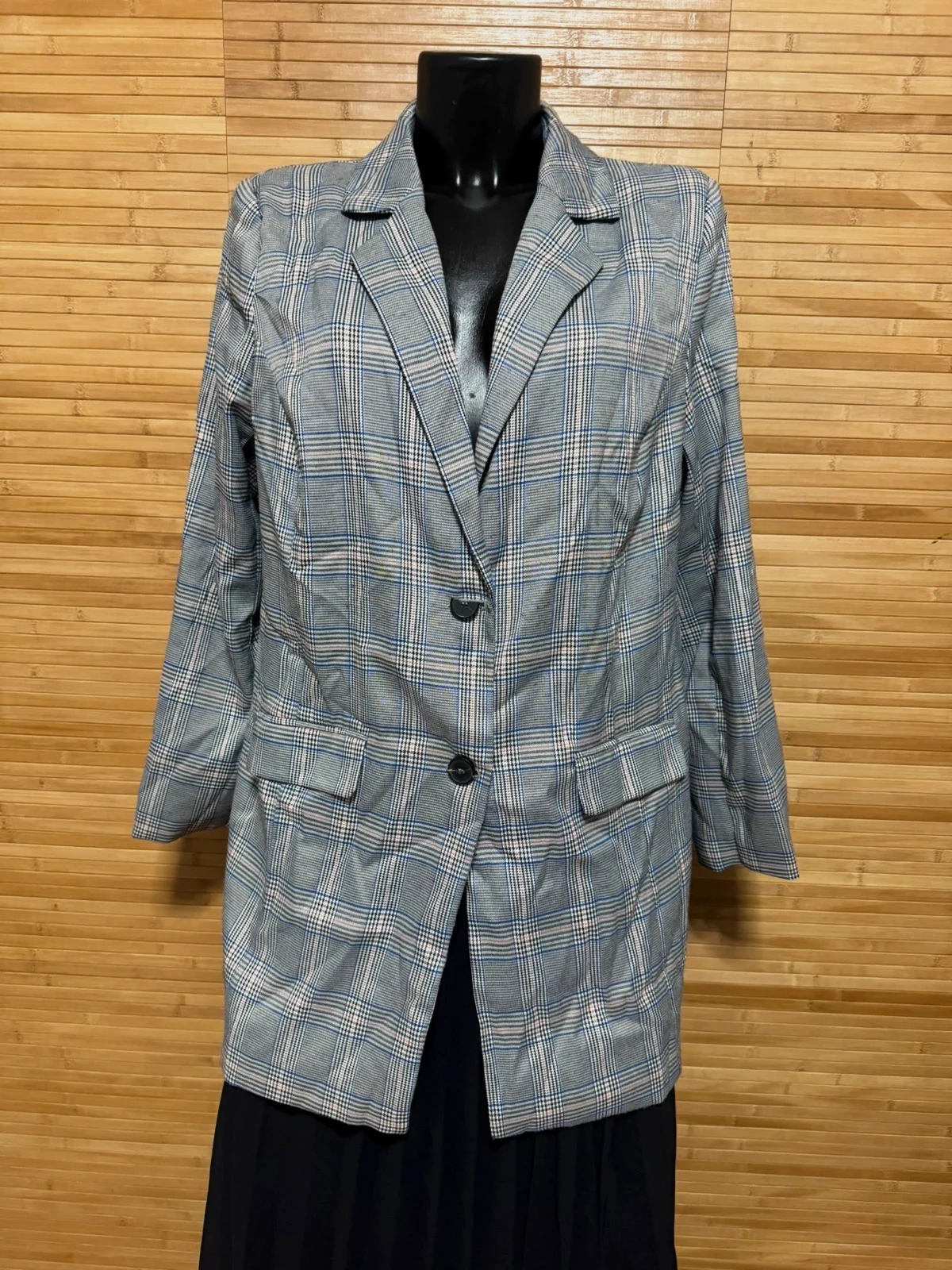 Divino blazer cuadros talla 46 , un botón está partido 😍