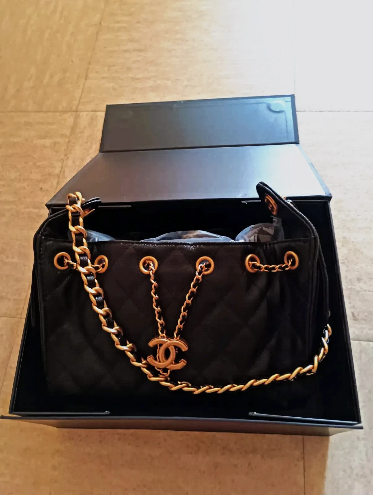 Chanel sac à main chaîne dorée noir