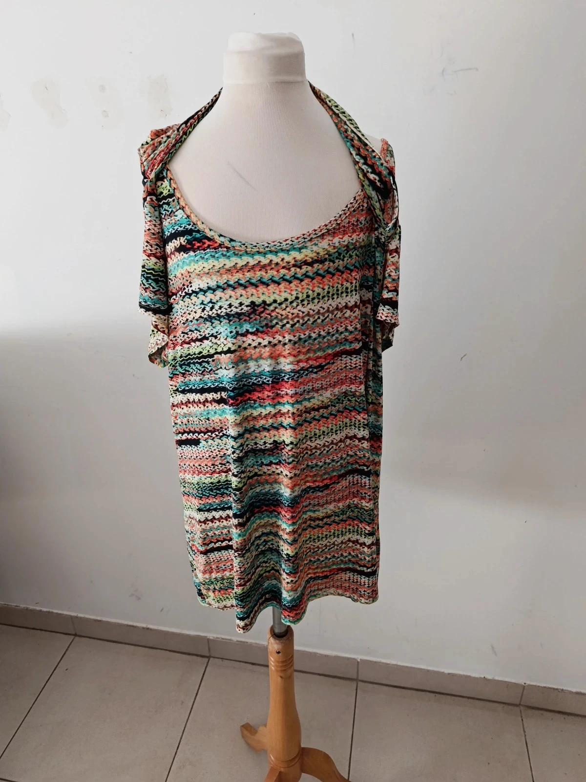🧡Je vends ce t-shirt multicolore de la marque Armand Thierry🧡