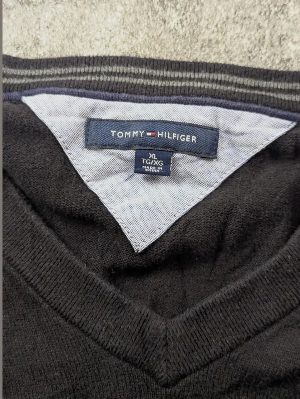 Pull Noir Tommy Hilfiger Homme Col V Brodé Logo Preppy Xl Classic Old Money – Tommy Hilfiger – taille XL 5