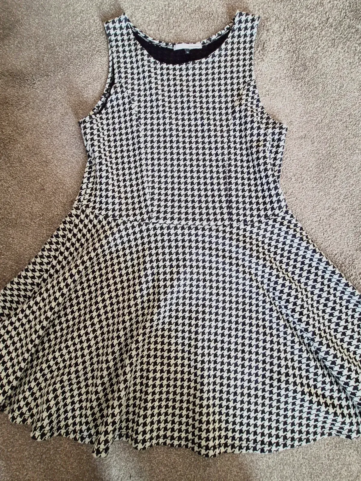 Houndstooth Checkered Fit and Flare Dress – River Island – noir et blanc – taille L 6