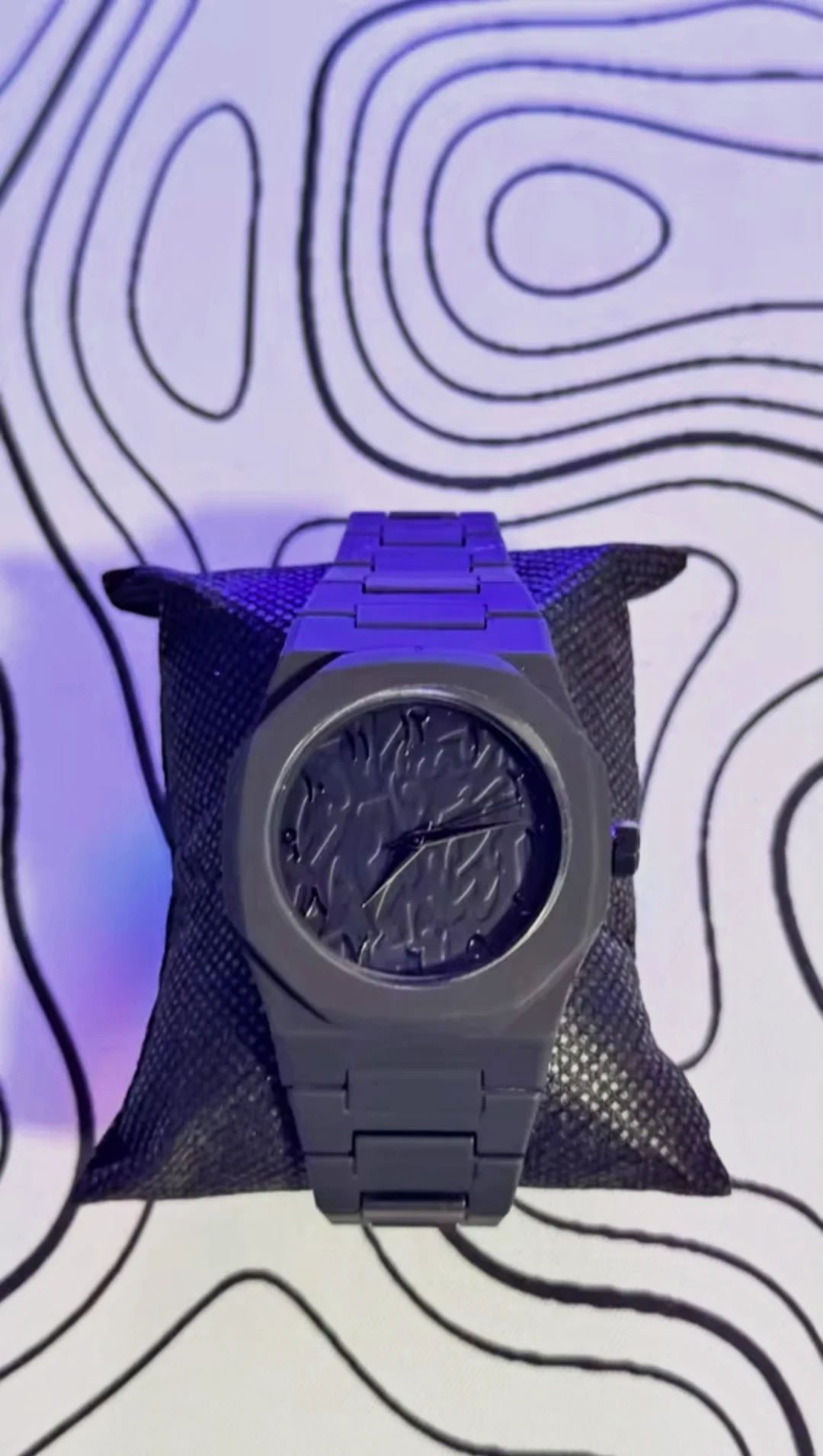 Montre monochrome noir mat cadran calligraphie