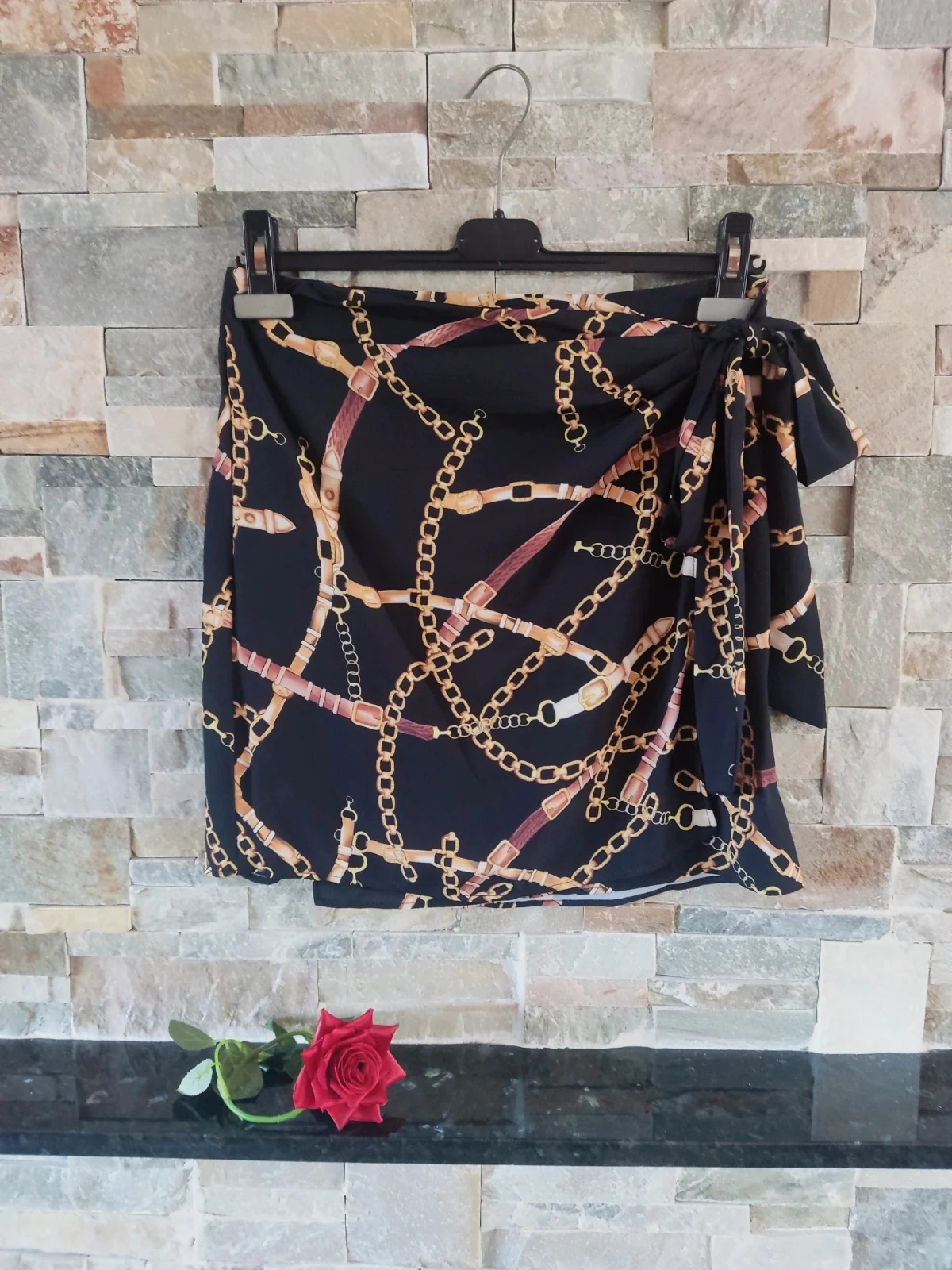 🔥 Minifalda negra con bonito estampado de cadenas – taille M / 38 / 10