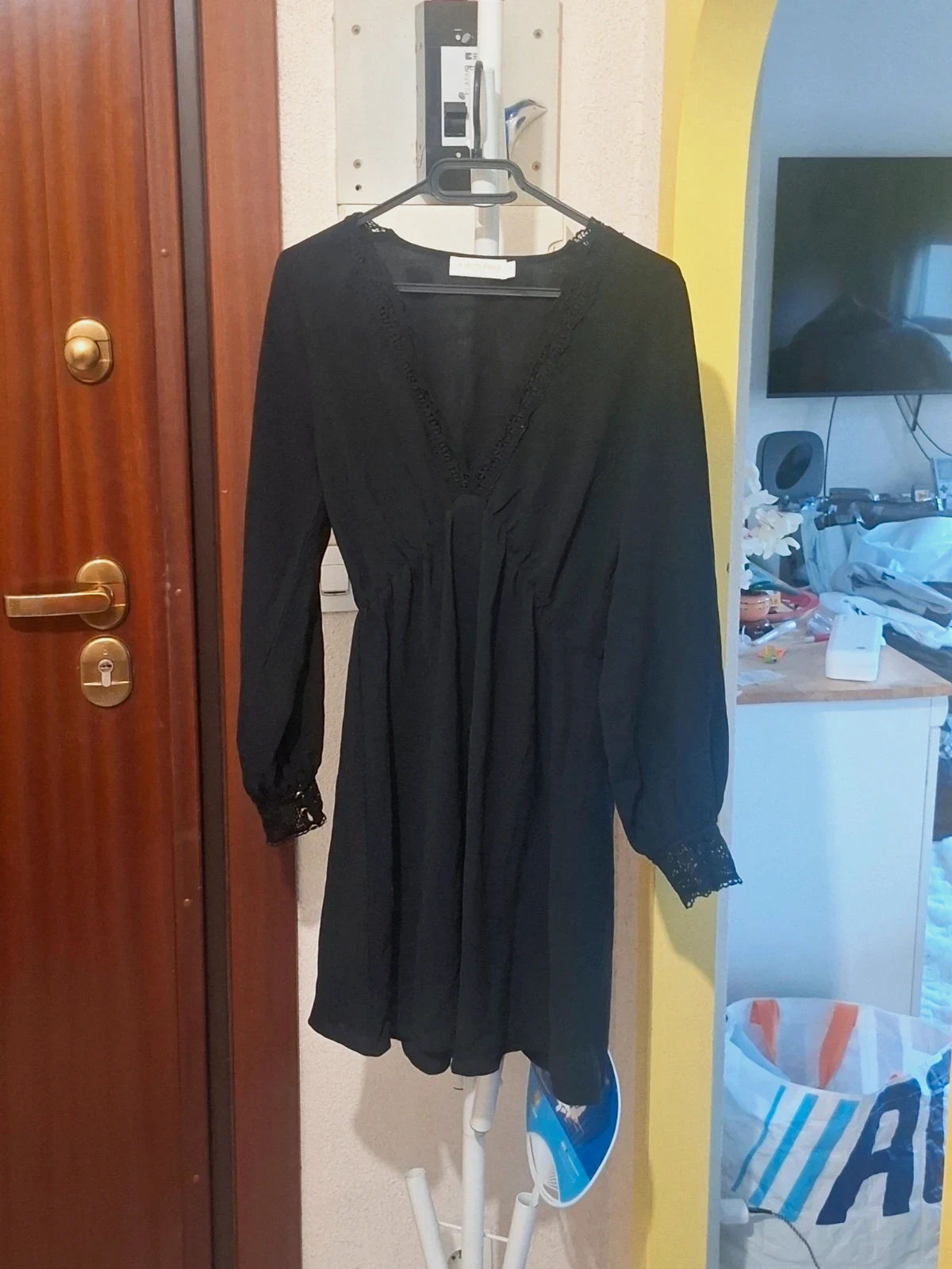 Robe Noire Manches Longues Dentelle et Boutons "La Petite Étoile" T.2 / M – La petite étoile – taille M / 38 / 10