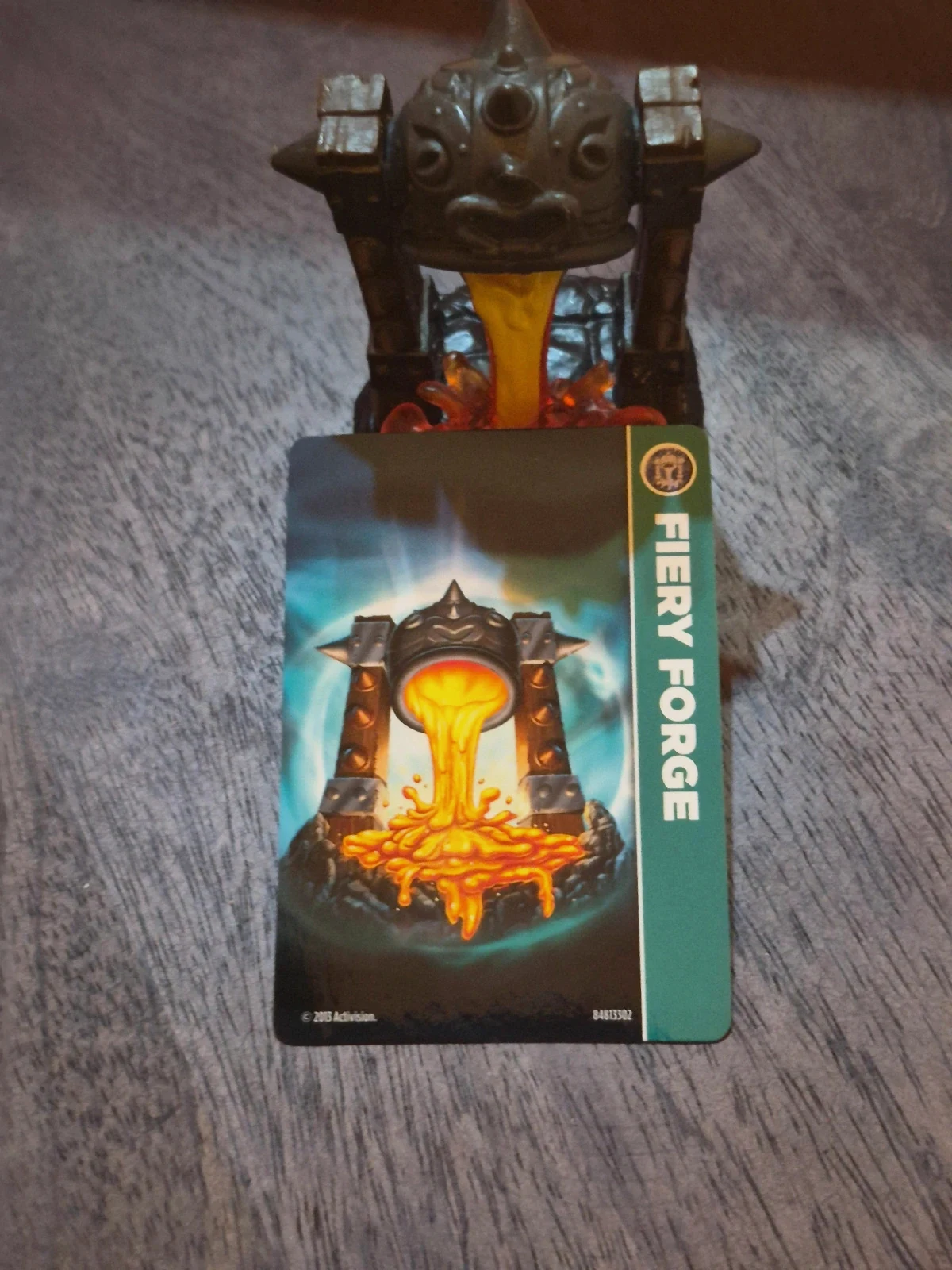 Objet magique Skylanders Swap Force - Fiery Forge + Carte officielle
