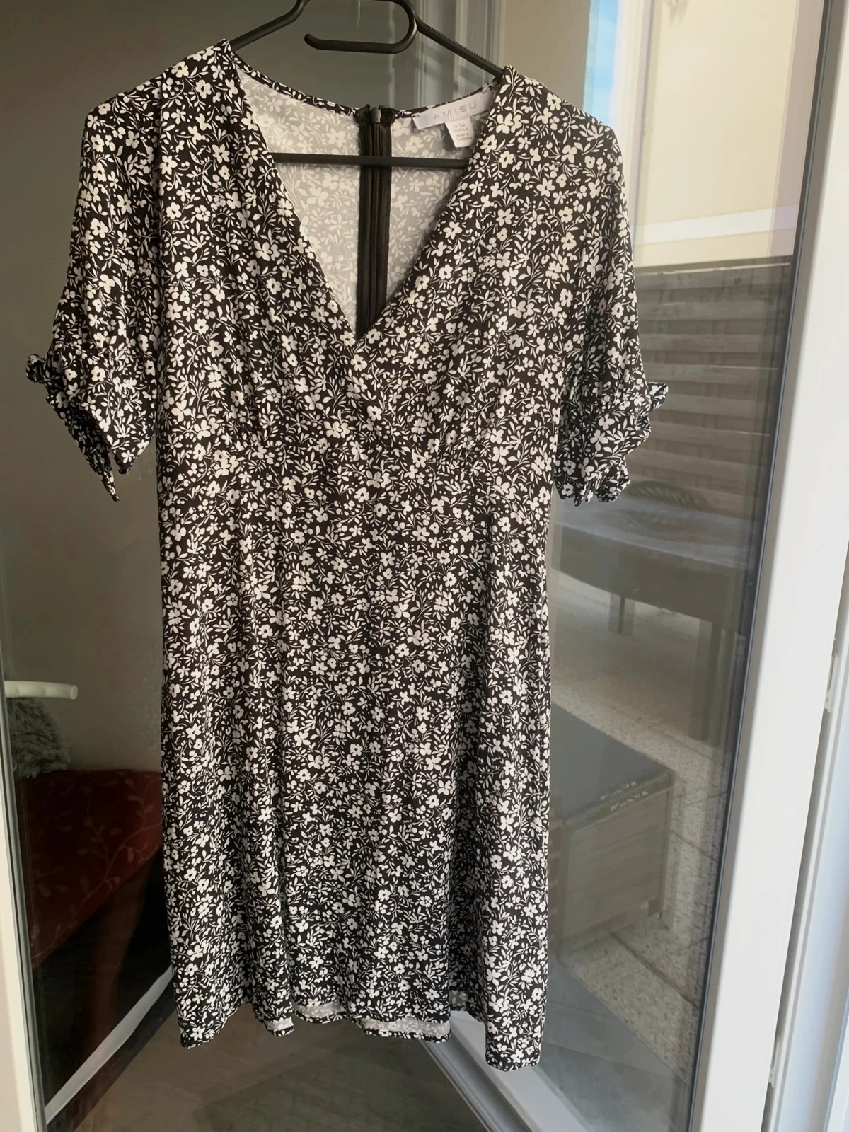 Robe fleurie noire et blanche AMISU (New Yorker) Taille 36 Très bon état