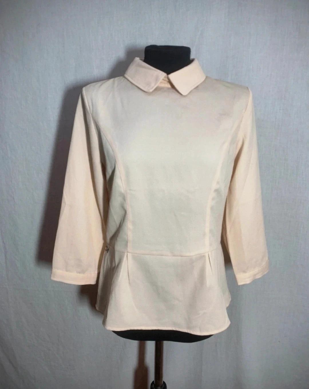 Blusa con Cuello de Cisne Beige | Beige Turtleneck Blouse | Blouse Beige à Col Roulé