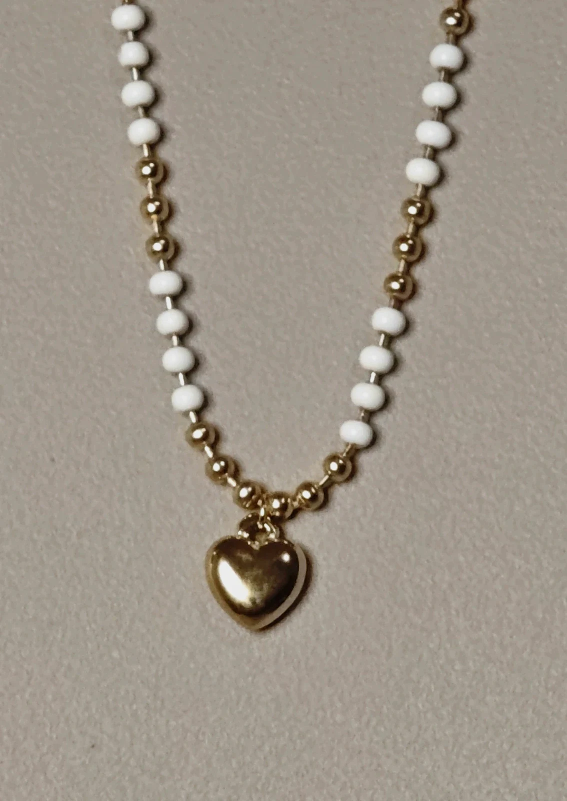 Collier doré en acier inoxydable pendentif cœur doré perles blanches