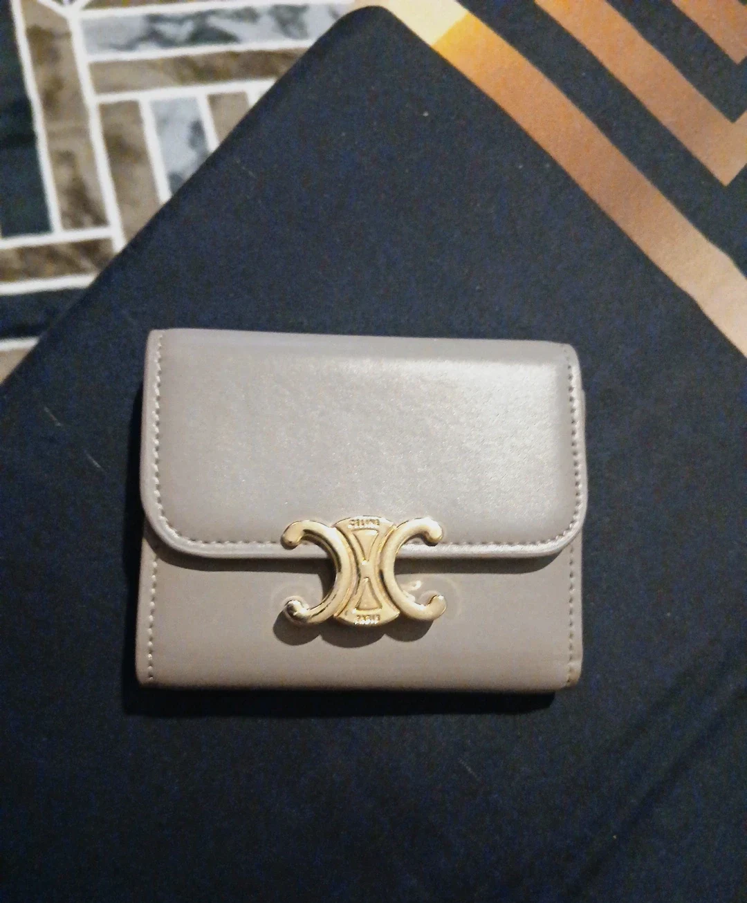 Portefeuille Celine Triomphe en cuir gris