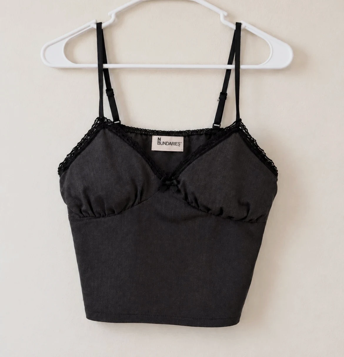 Black Lace Trim Cami Top – Adjustable Straps – No Boundaries – taille XL / US 16-18