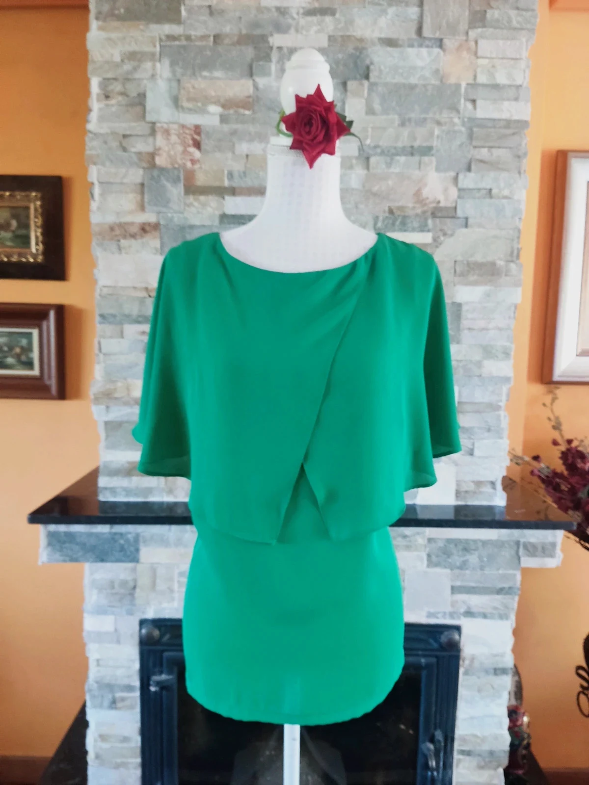 🔥 Bonita blusa verde de gasa con original capa que se cruza delante